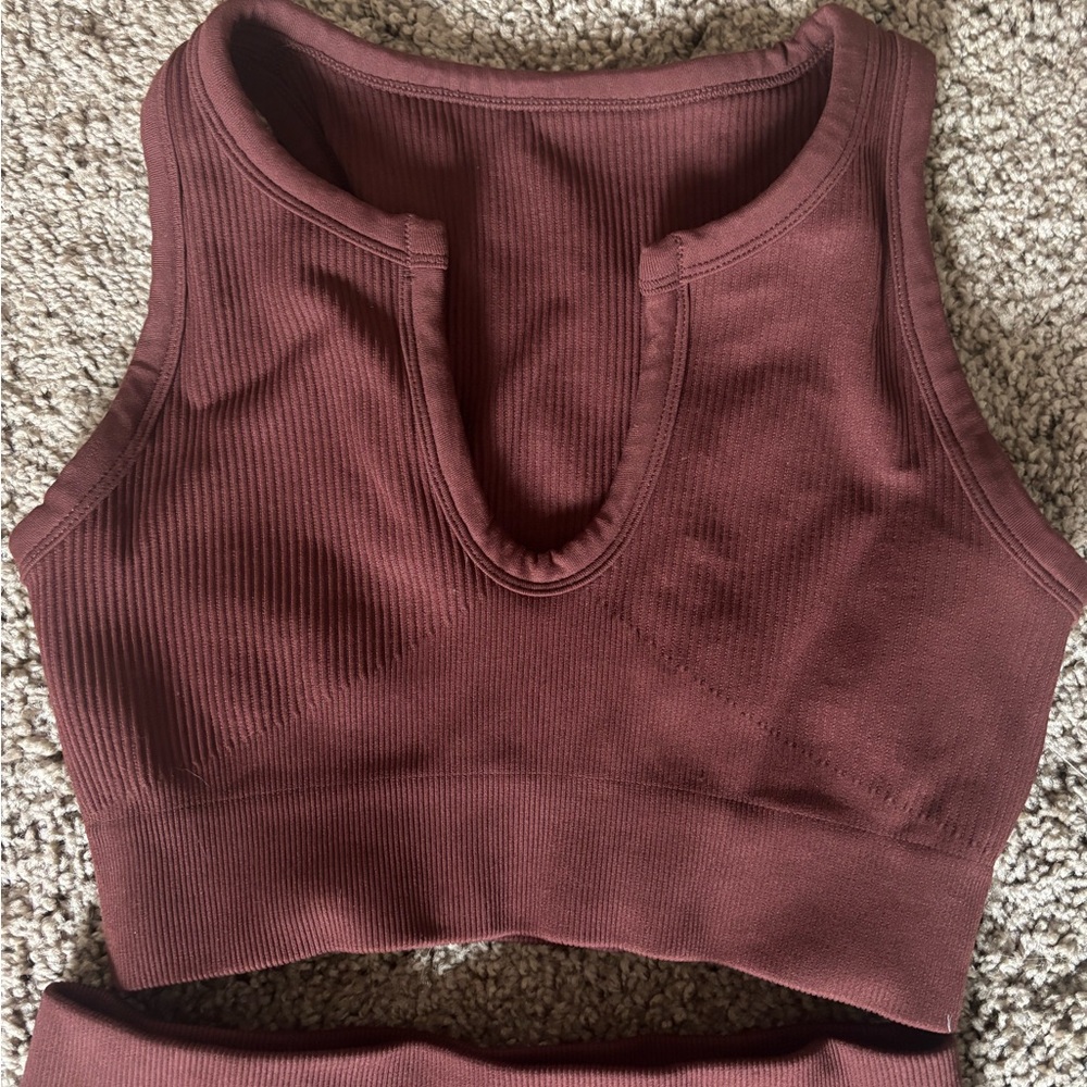 SHEIN Workout Set - Picture 2 of 3
